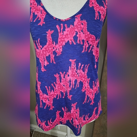 LILLY PULITZER Gigi V Neck Tank In Giraffe Iris/pink. Size XXS - Picture 3 of 10